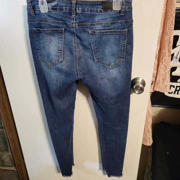 Sold - Picture 3 of 7